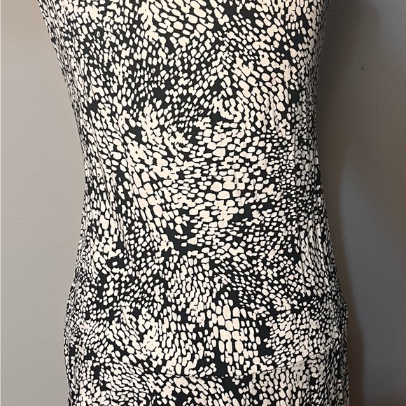 LOGO by Lori Goldstein Tank Top w/ Asymmetrical Hem! - Picture 6 of 8